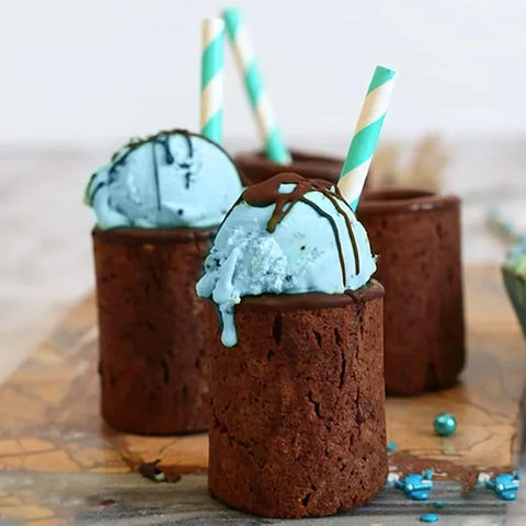 GEEOOLLAH Christmas candy shots to decorate winter gatherings.