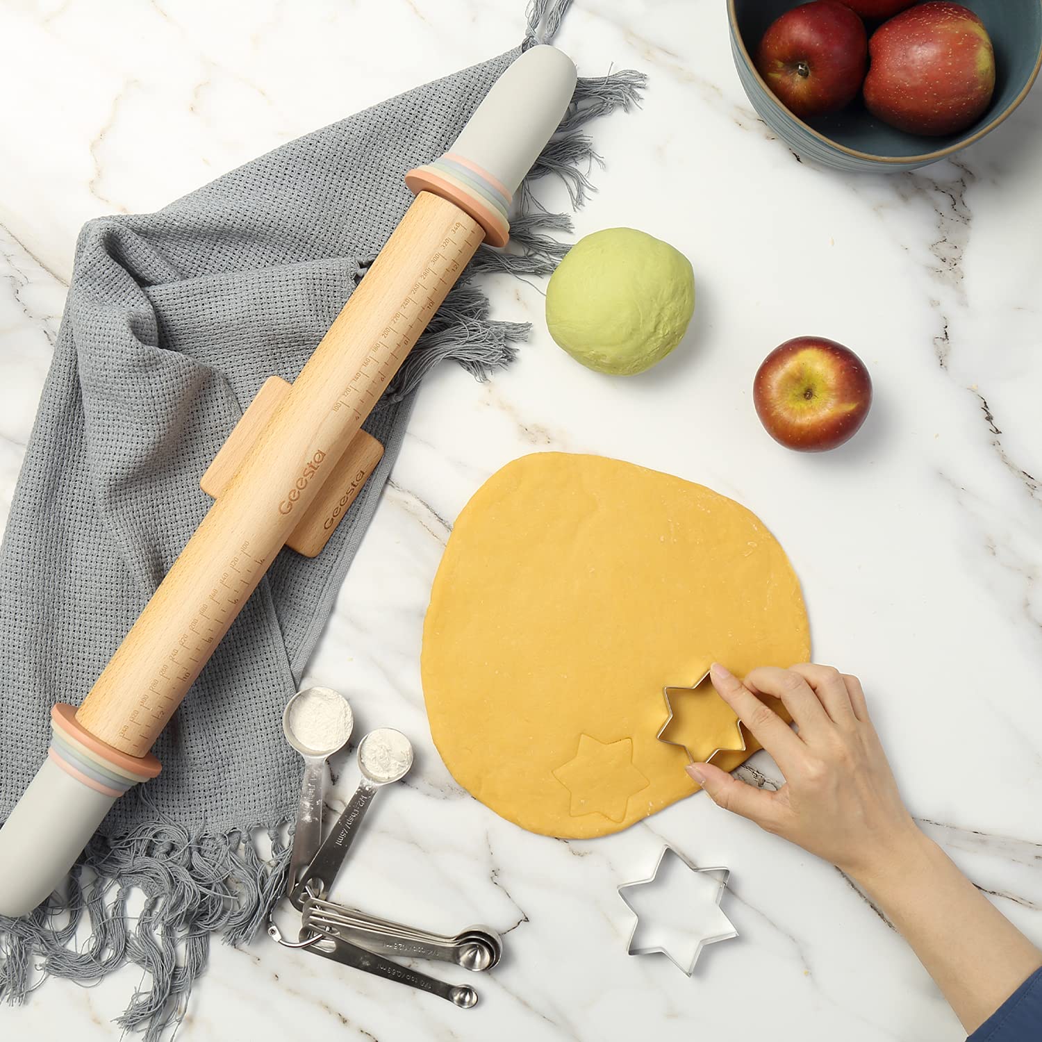 Geesta rolling pin showing measurement markers on the side for exact portions