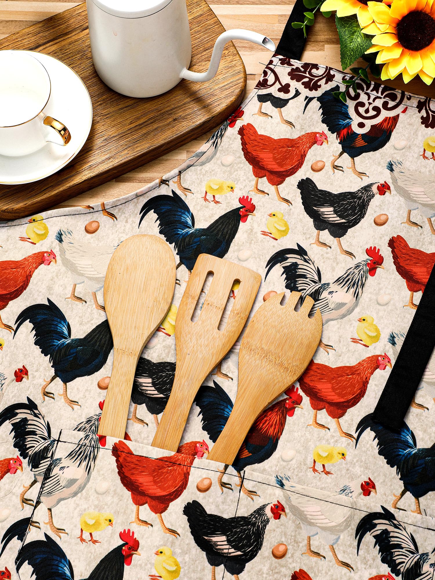Geetery apron with pockets for convenient tool storage