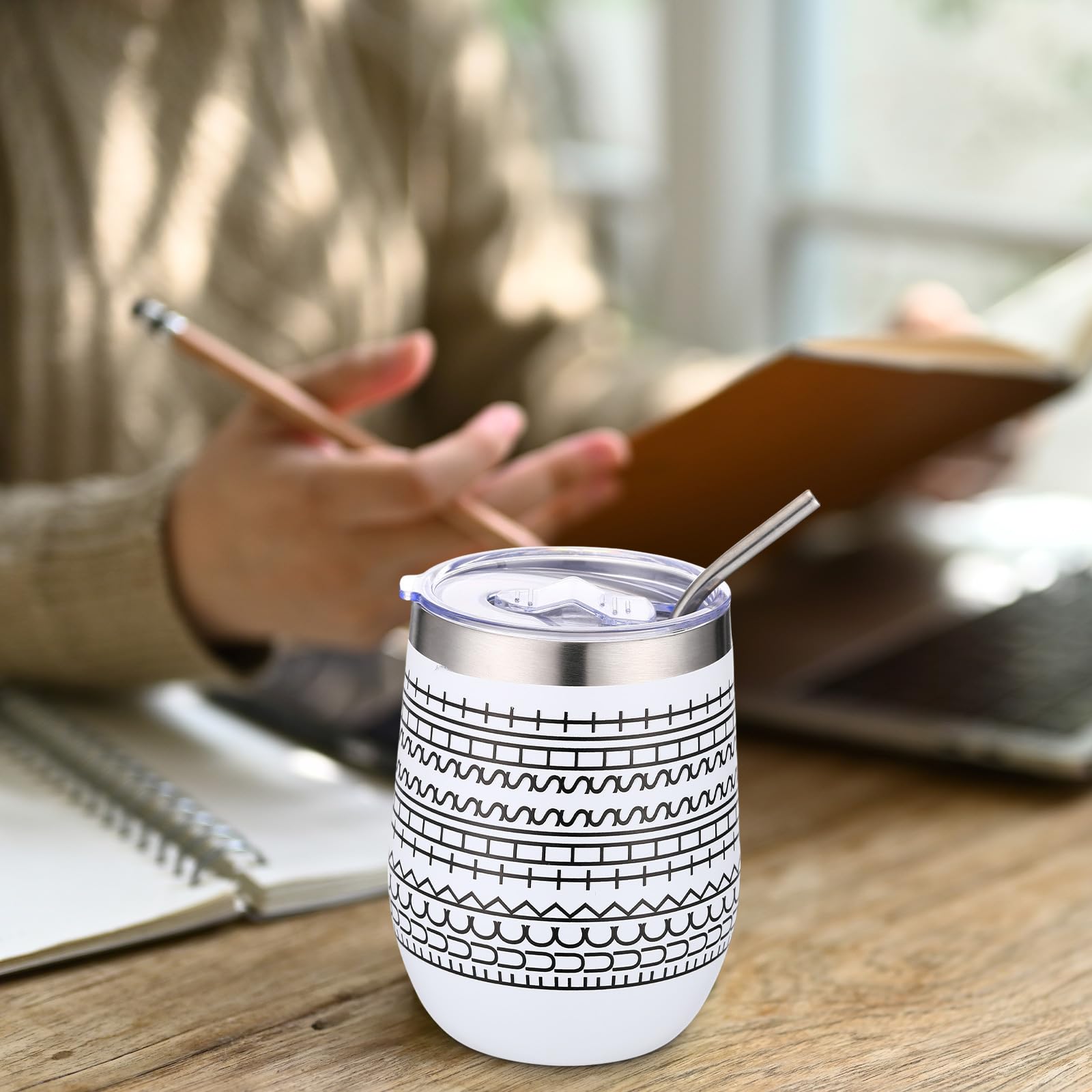Geiserailie insulated coffee mug with lid maintains beverage temperature during meetings