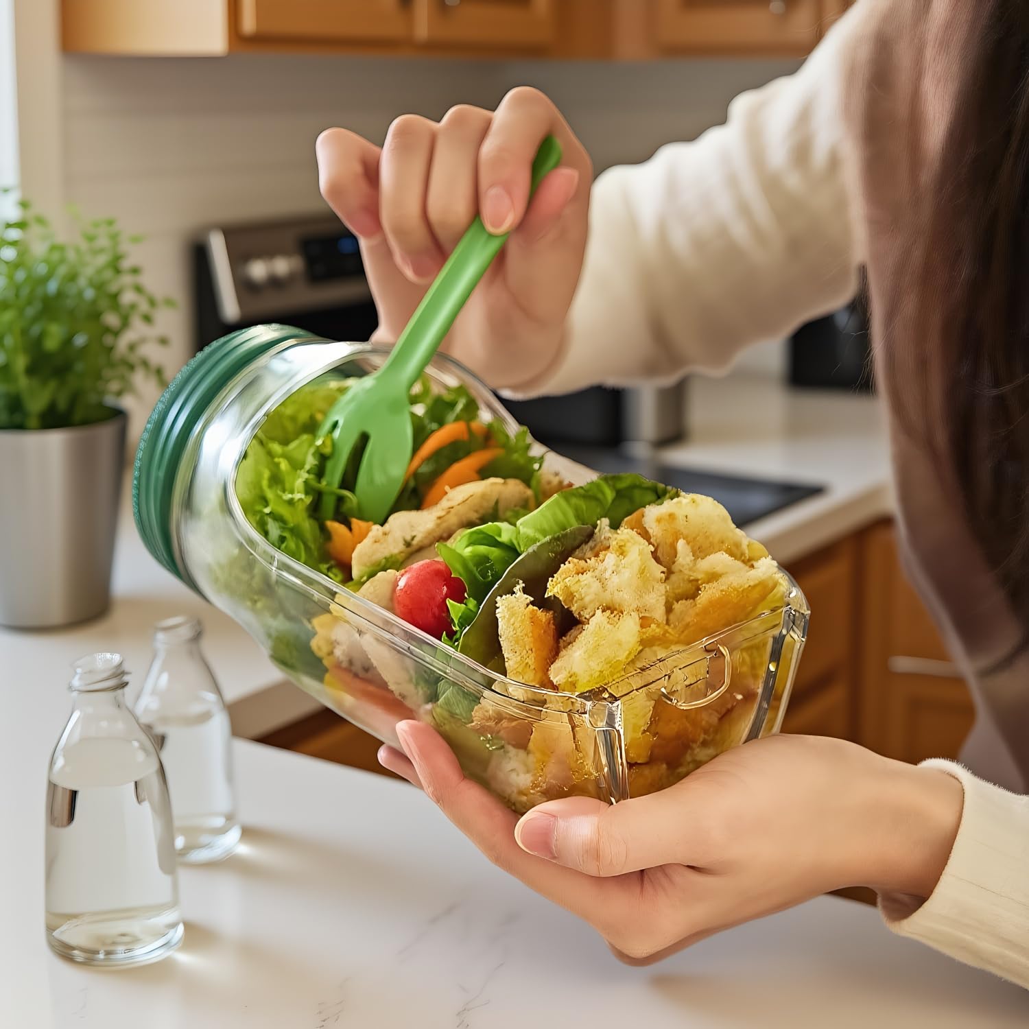 Generic eco-friendly reusable jar highlighted as a sustainable lunch solution.