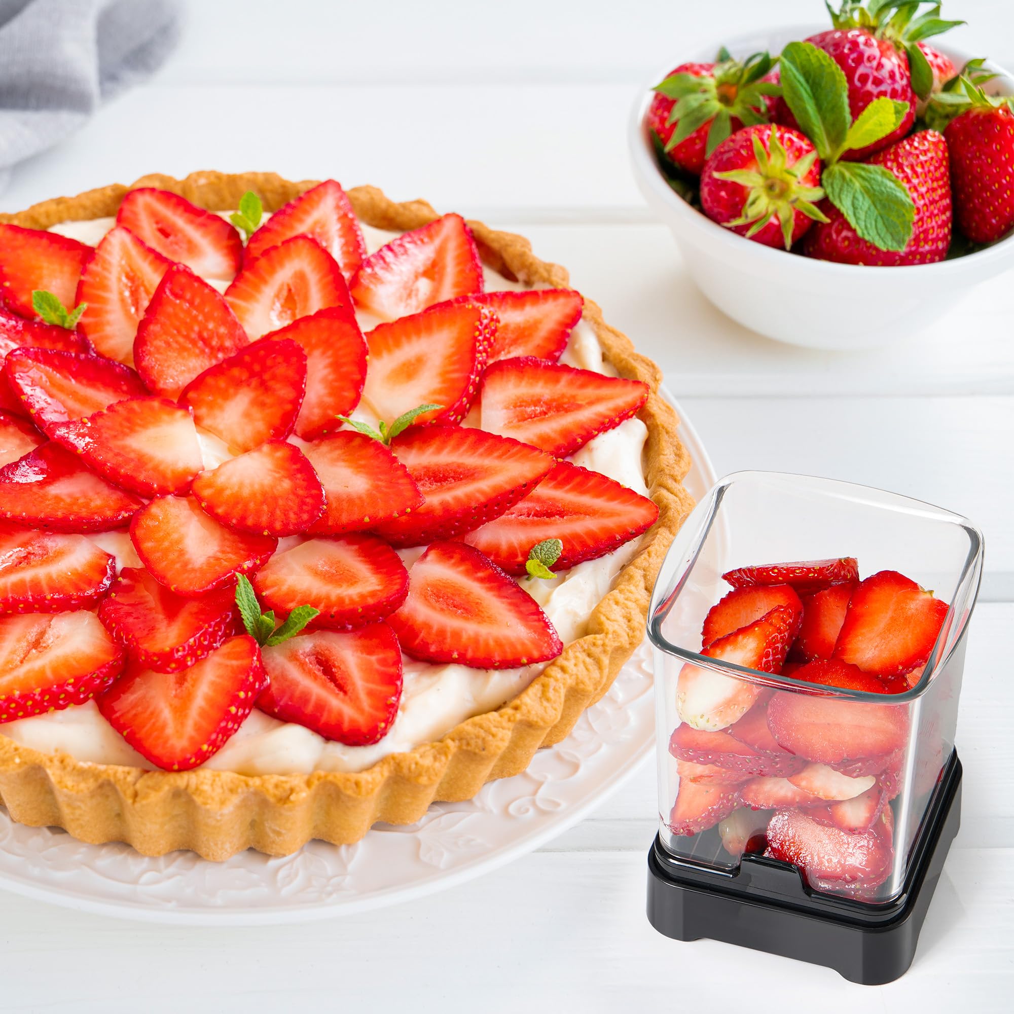 GENGCANG compact slicer stores safely with protective base.