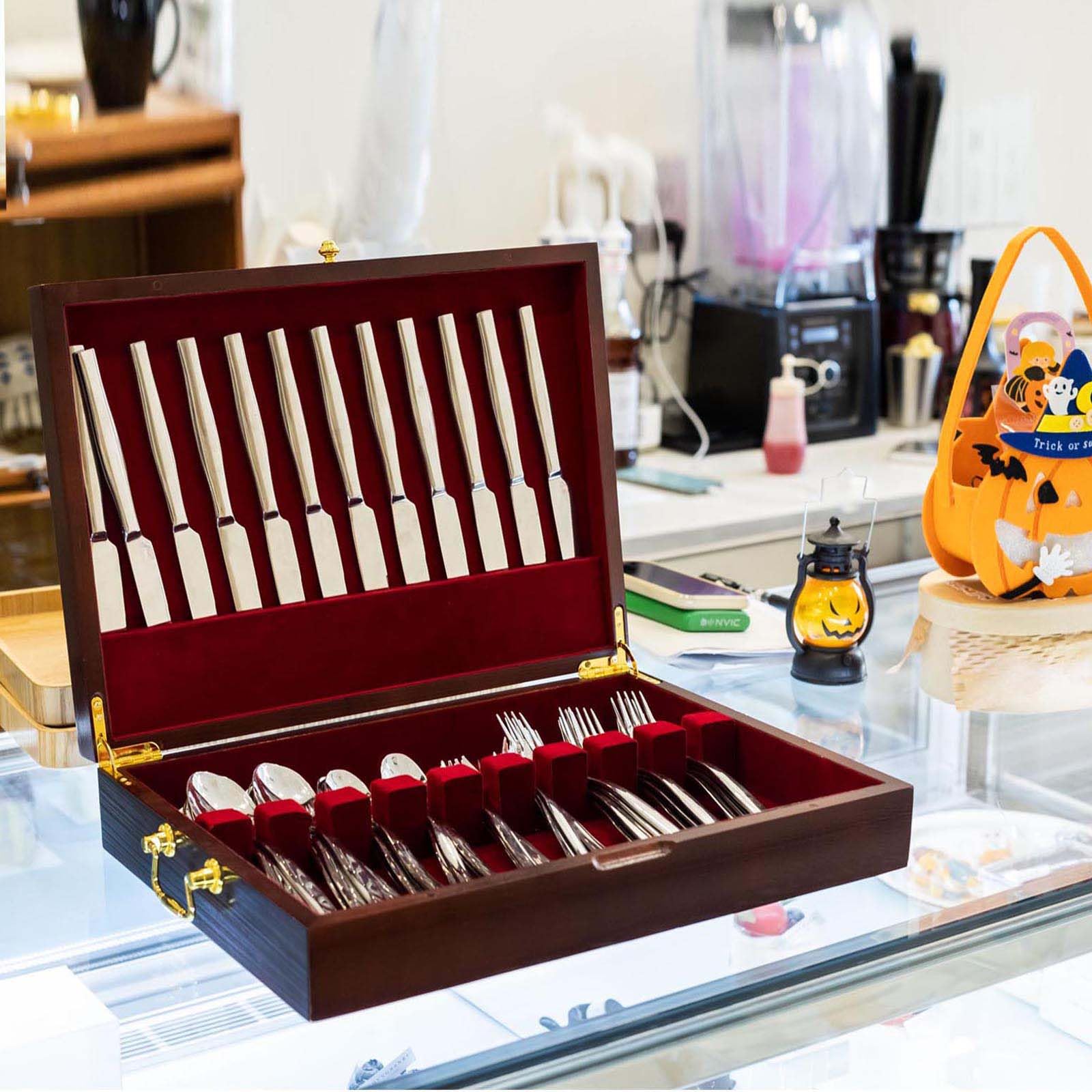 genrice felt-lined silverware box protects delicate pieces