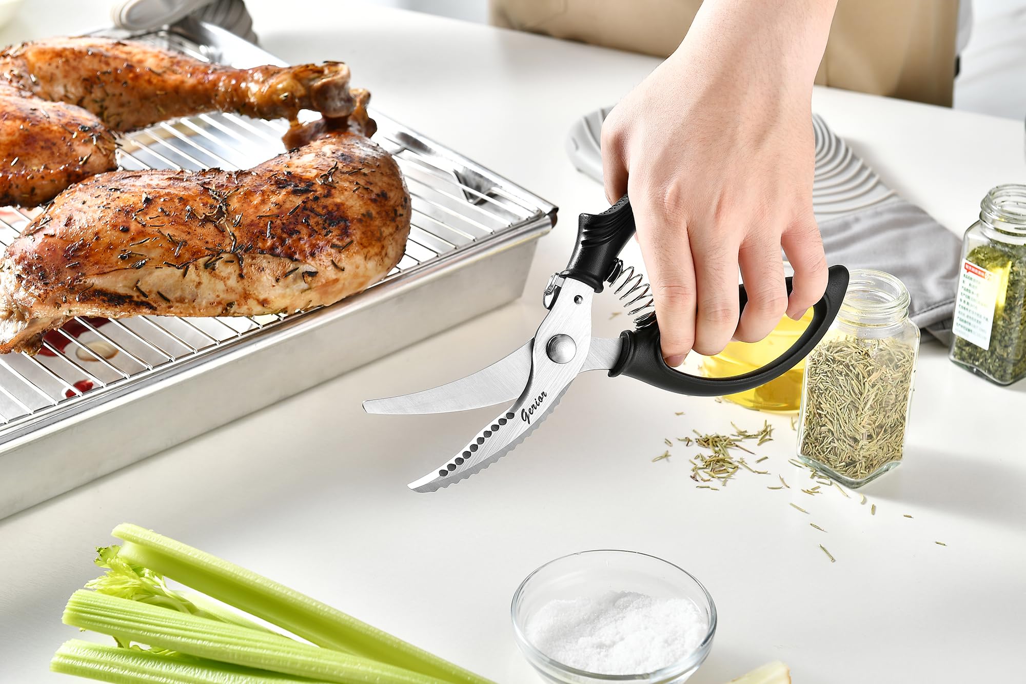 Gerior 9.6-inch kitchen shears highlighting heavy-duty stainless steel build