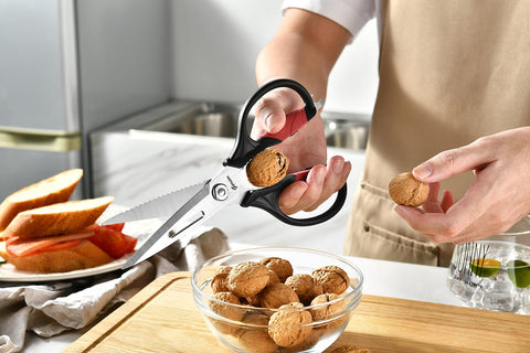 Gerior built-in bottle opener adds convenient opening for bottles.