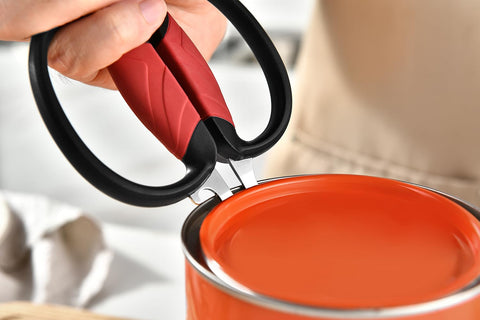 Gerior center-toothed grip helps crack bones and nuts with control.