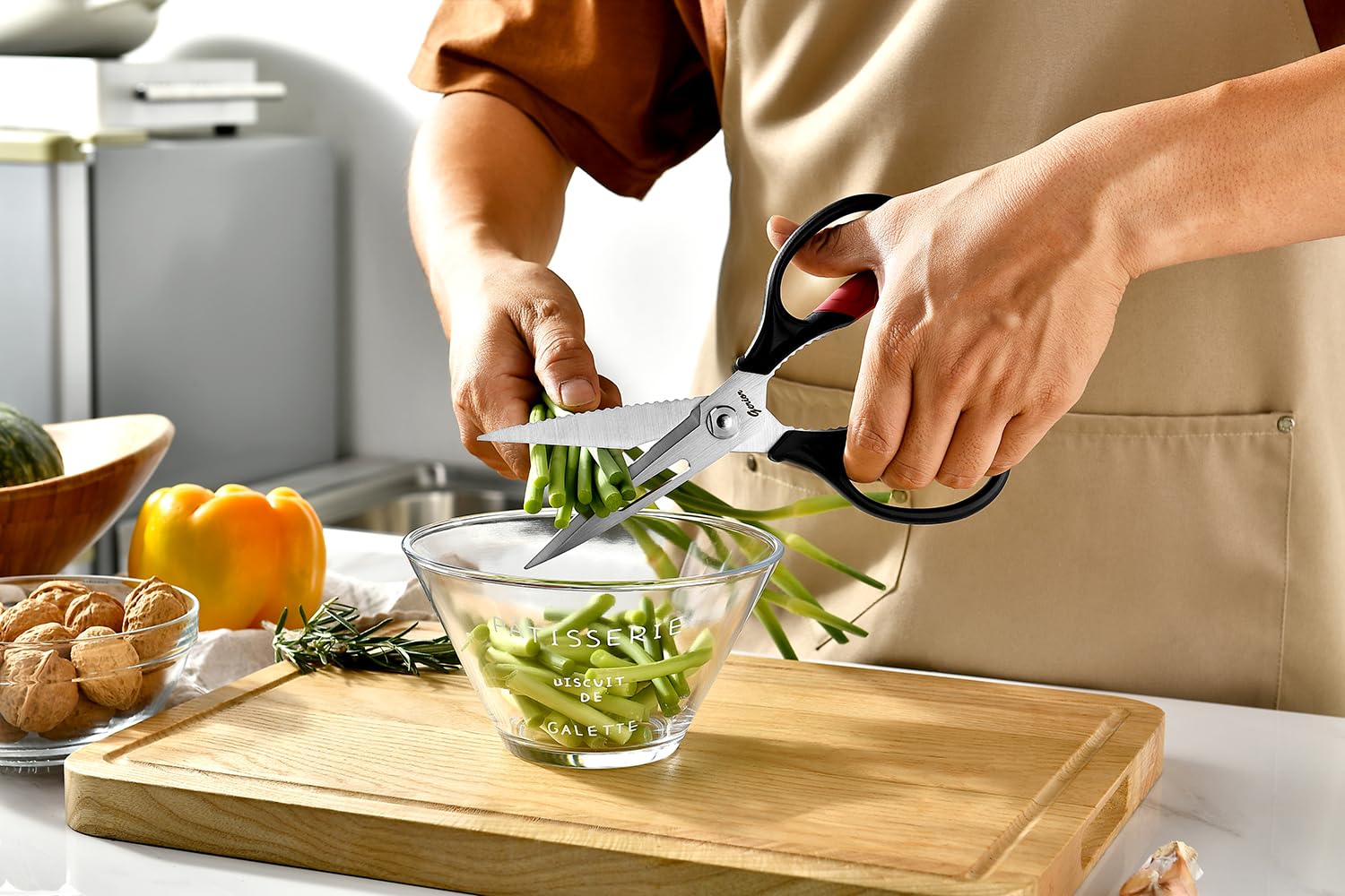 Gerior large, soft-grip handles reduce hand fatigue during prep.
