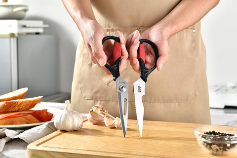 Gerior poultry-cutting capability enables clean poultry trimming.