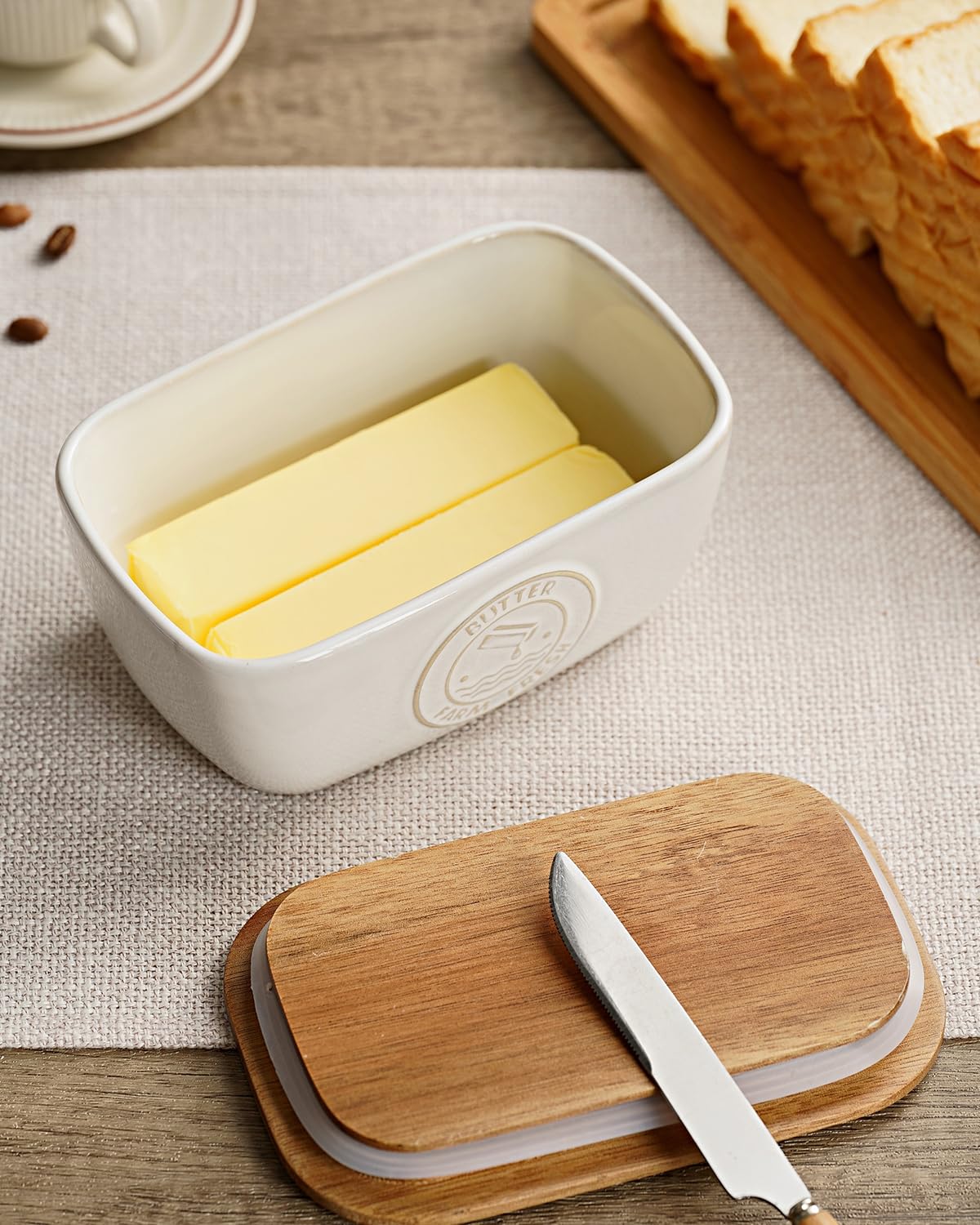 Getstar acacia lid closeup shows smooth wood finish and snug seal