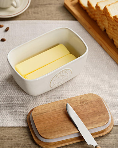 Getstar acacia lid closeup shows smooth wood finish and snug seal