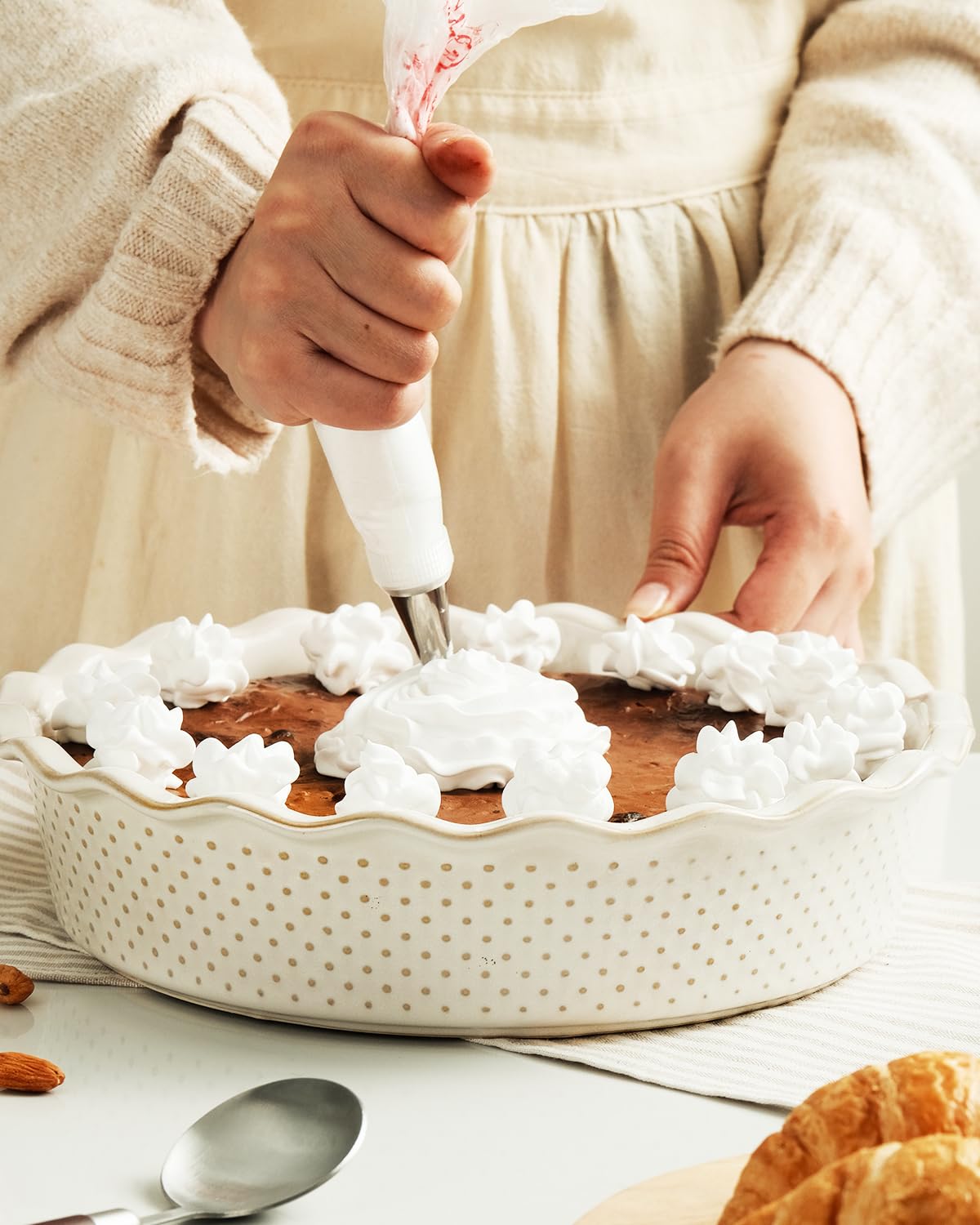 Getstar ceramic deep-dish quiche pan for versatile baking.