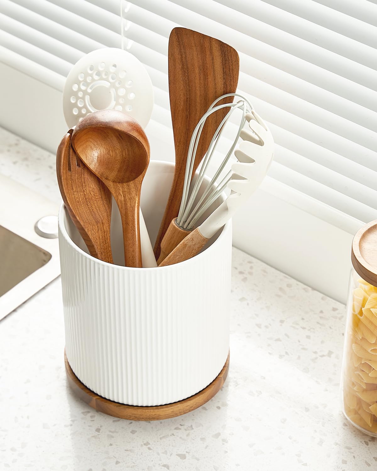 Getstar glossy ceramic finish on a soft white utensil holder