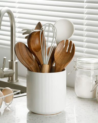 Getstar heavy ceramic crock stands steadily for clutter-free cooking space.