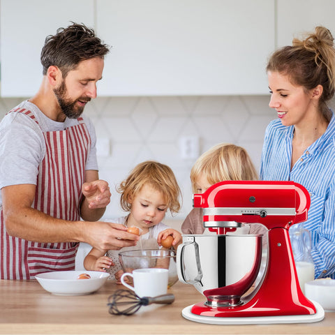 Easy-access operation with GIASSVIO mixer slider in a modern kitchen.
