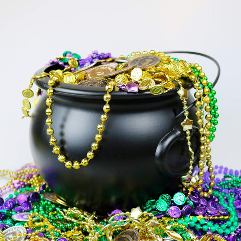 GiftExpress candy-treat-bucket-display showcases Halloween candy with a cauldron vibe