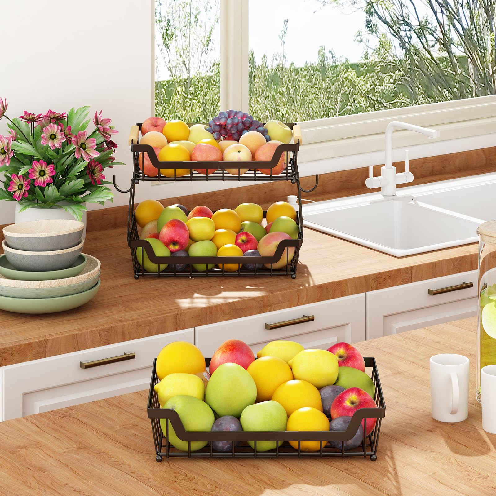 GILLAS wooden handles for smooth movement between counter and table.