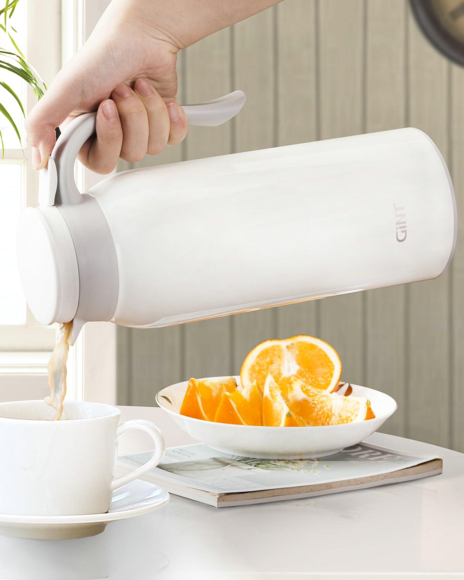 GiNT comfortable single-hand handle for convenient pouring.