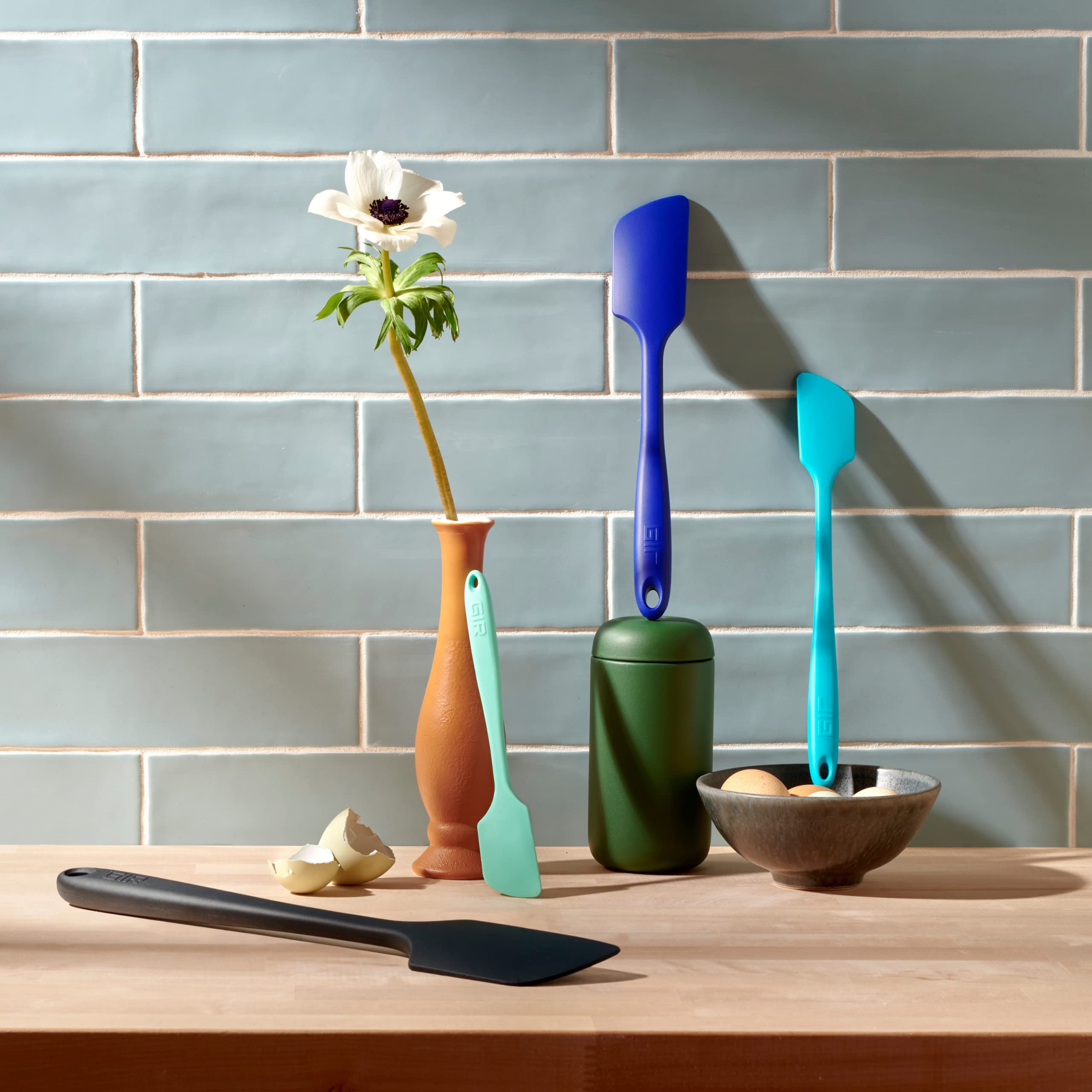 GIR pro-grade spatula suitable for home cooks and professional chefs.