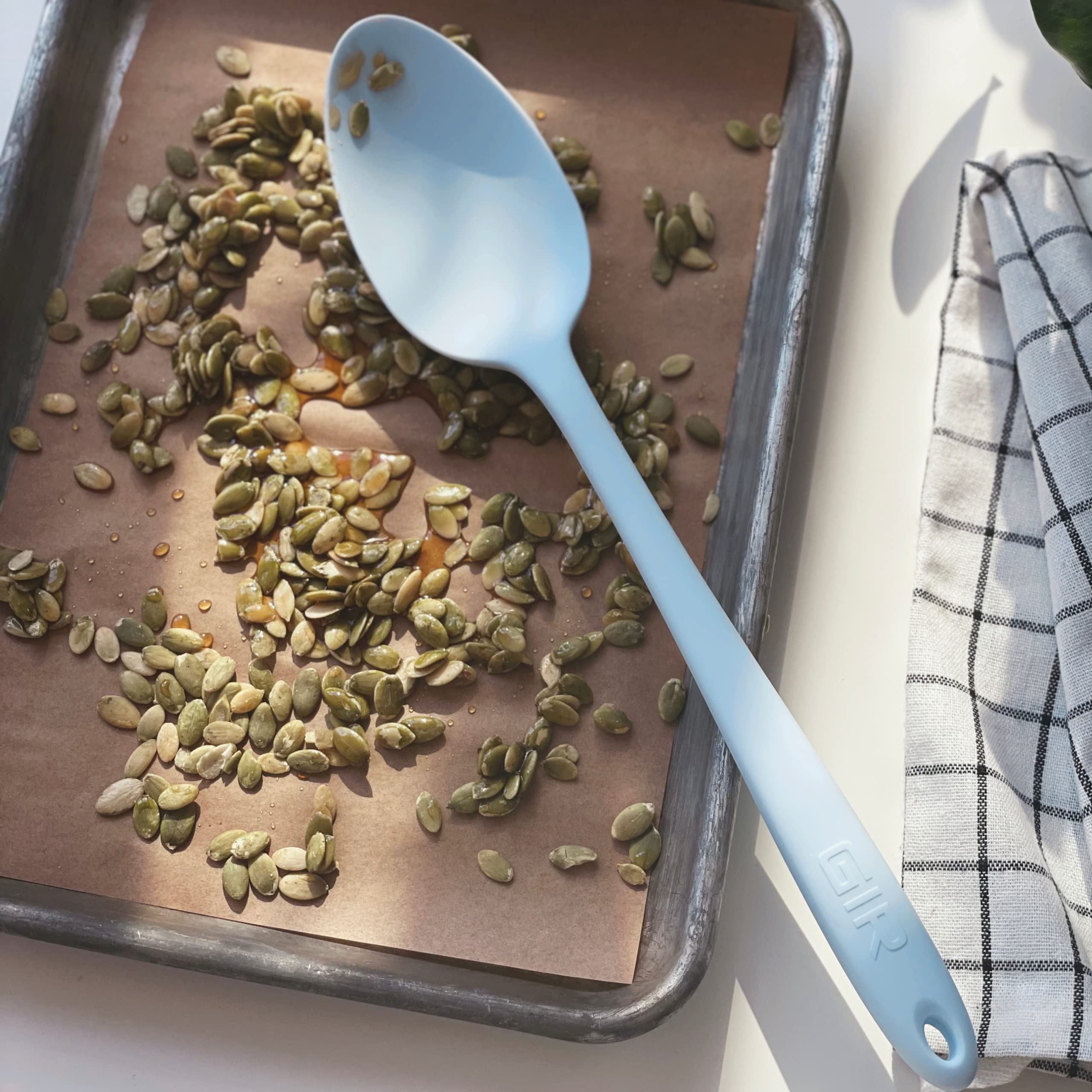 GIR Get It Right heat-resistant spoon handles high-heat cooking tasks.