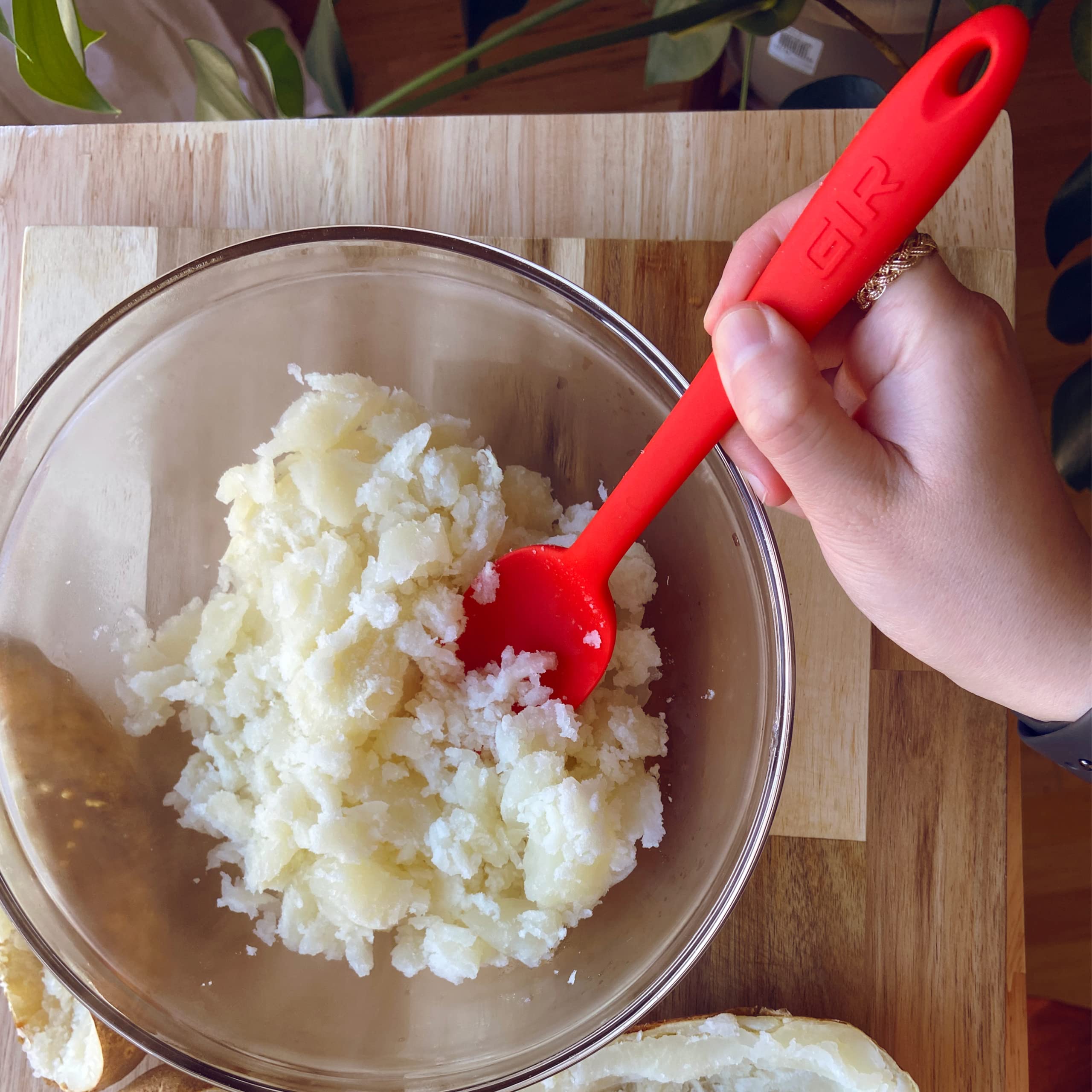 GIR Get It Right spoon features seamless unibody construction for easy cleaning.