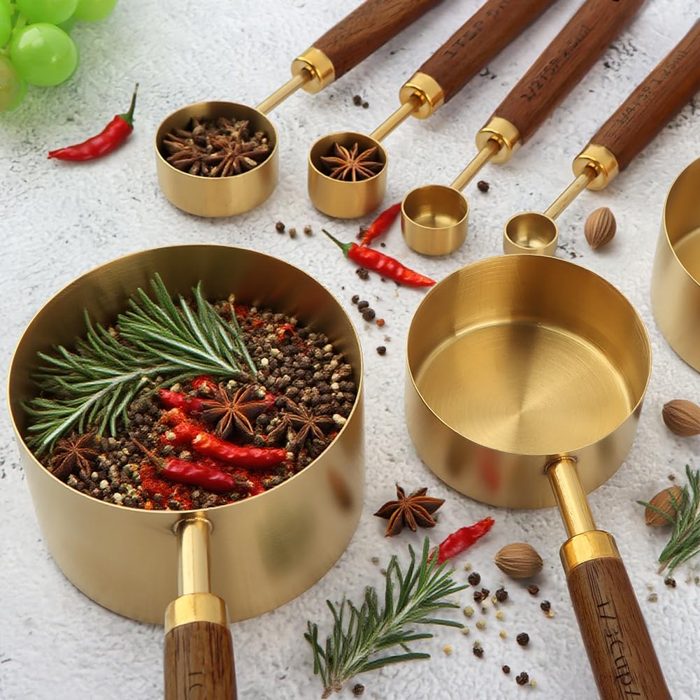 Giyochie measuring set stored neatly with hanging holes.