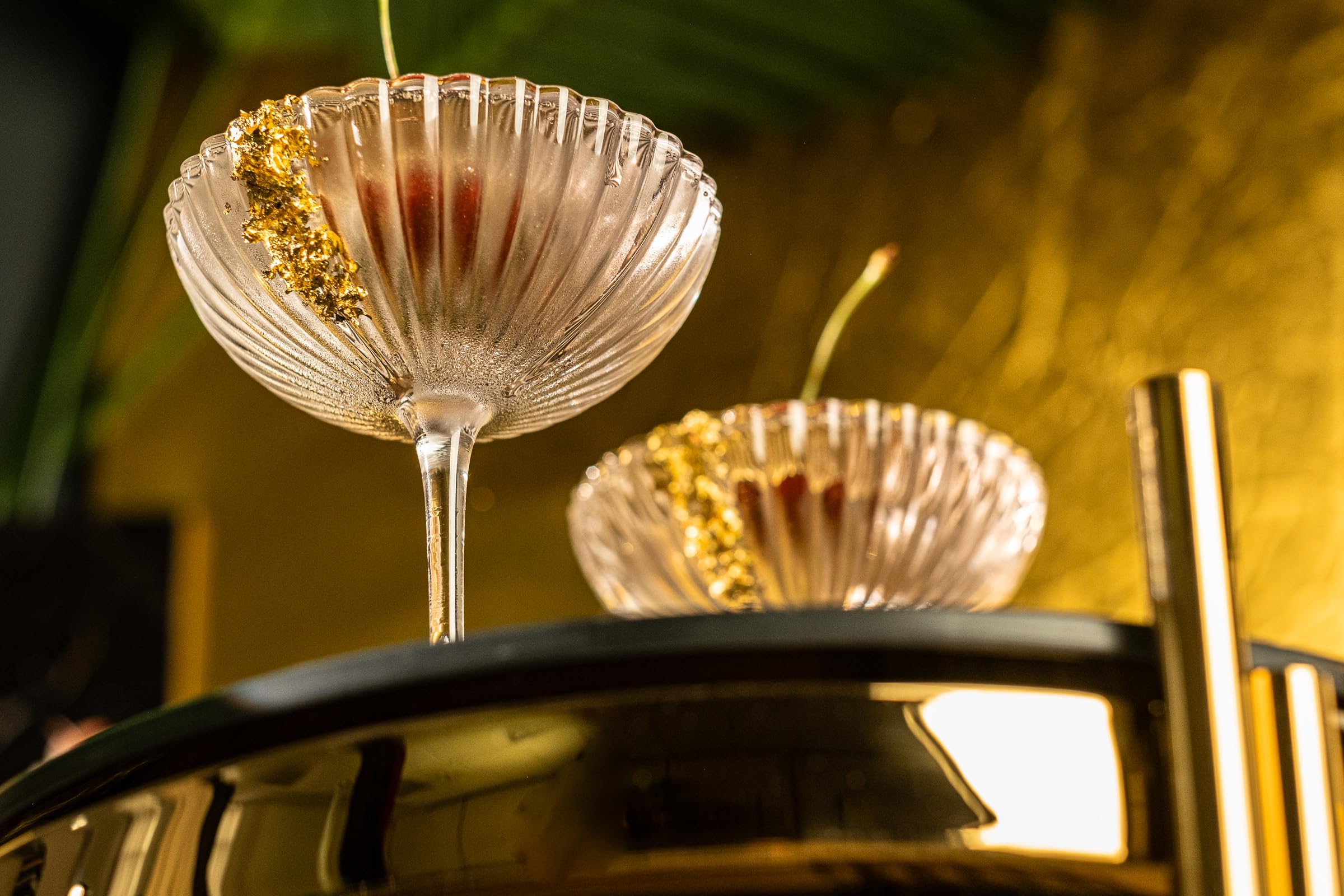 GLASSIQUE CADEAU Venus Seashell Coupe Glasses crystal ribbed saucer detail