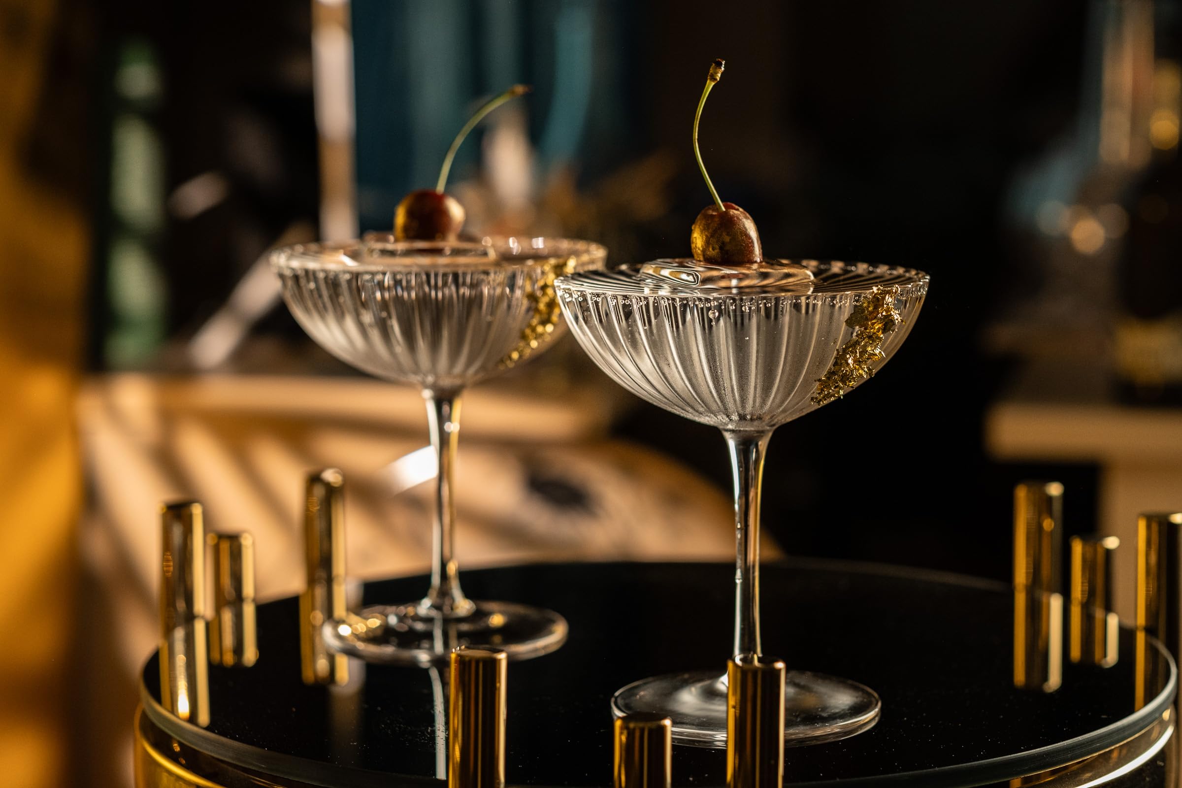 GLASSIQUE CADEAU handblown glass with seashell design for memorable entertaining