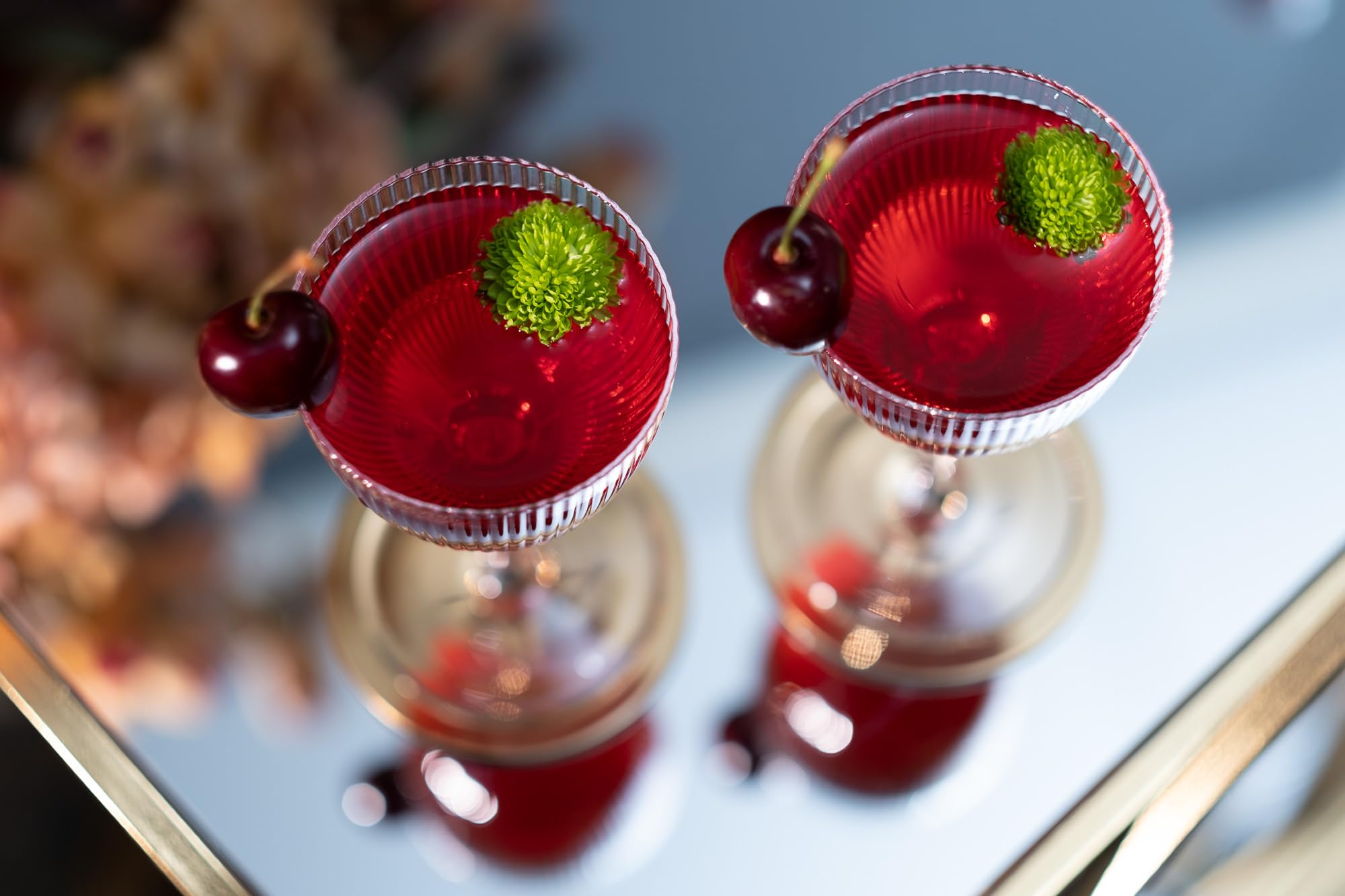 GLASSIQUE CADEAU long-stem coupe glass with easy grip.