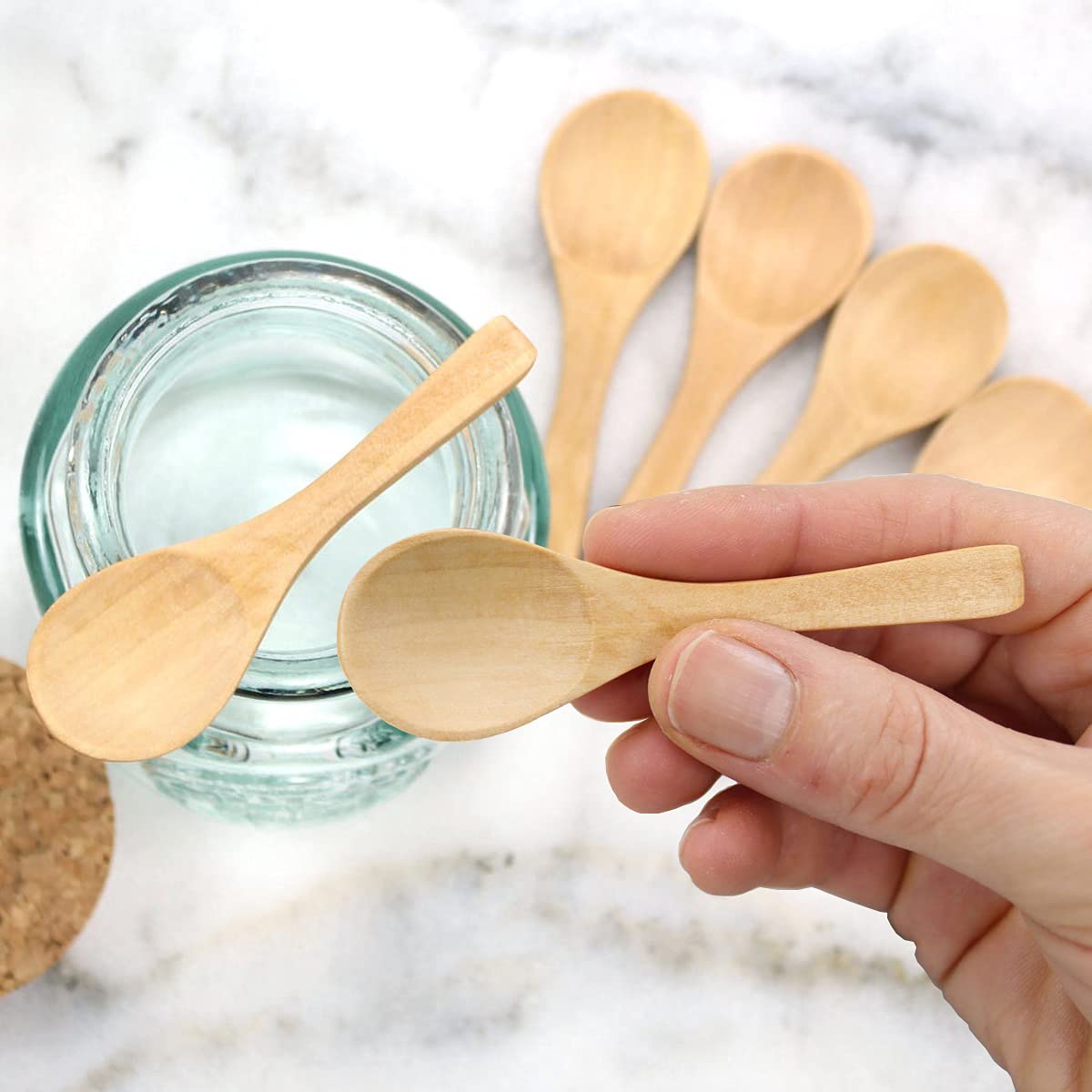 Gleihow small wooden spoons brown tone variety shows warm color differences.