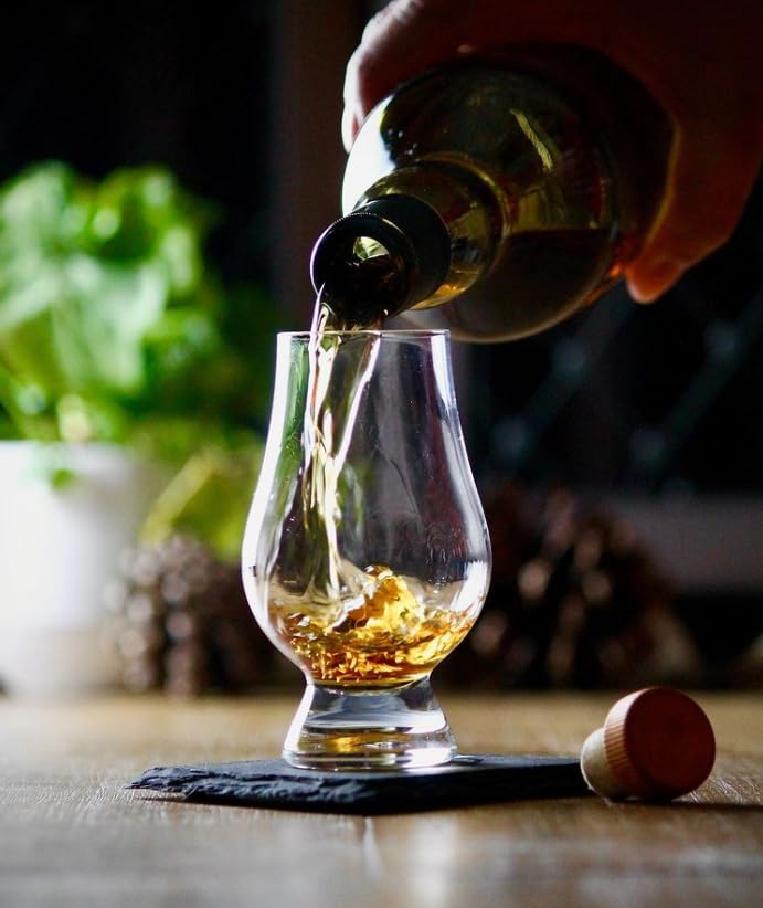 Gift carton packaging showcases GLENCAIRN glasses, perfect for premium whisky gifts.