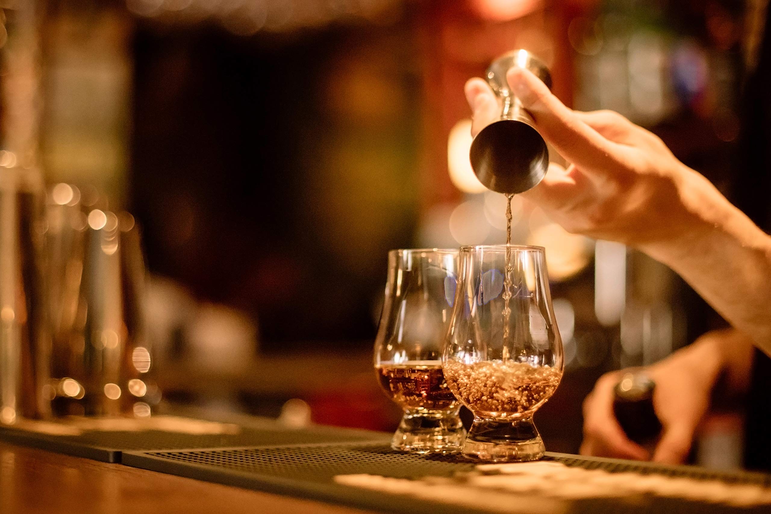 Wide bowl of GLENCAIRN glass showcases whisky color.