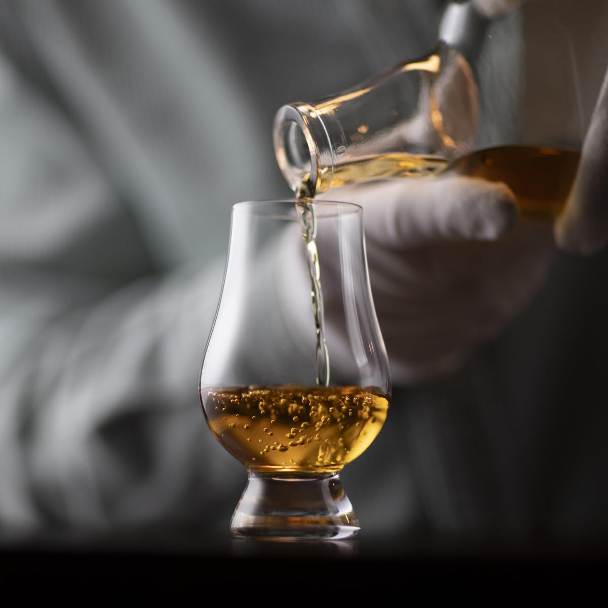 Lead-free crystal GLENCAIRN glass demonstrates craftsmanship.