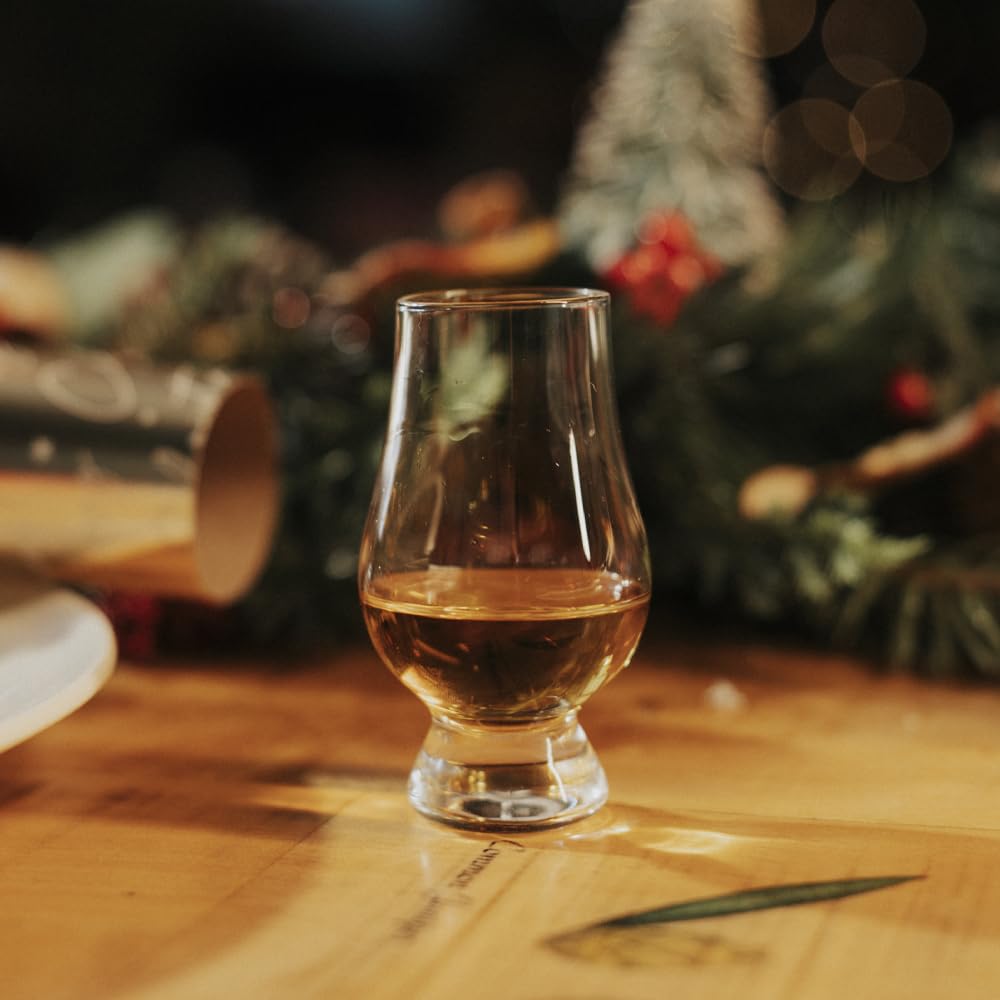 GLENCAIRN glass wide bowl design enhances color viewing and aroma.