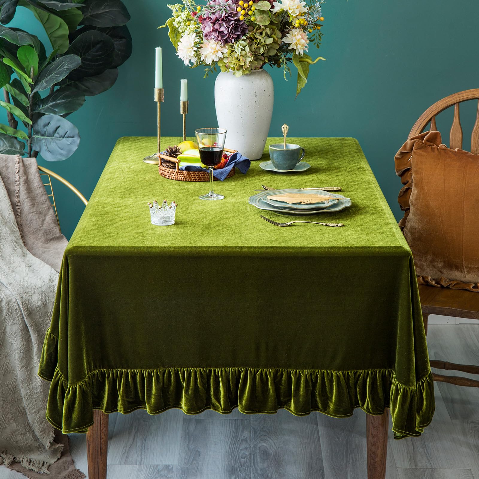 GLORY SEASON velvet tablecloth with flounces trim adds vintage charm to tables.