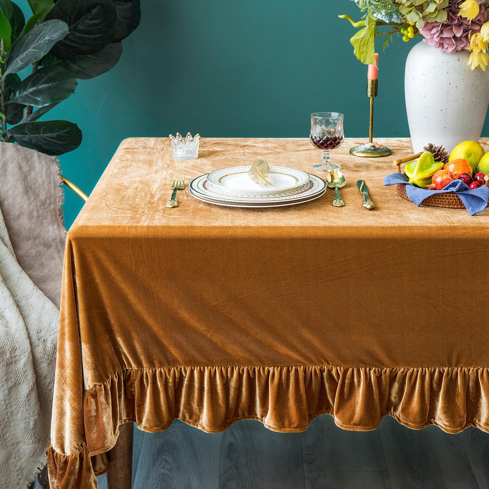 GLORY SEASON velvet tablecloth on outdoor patio setup