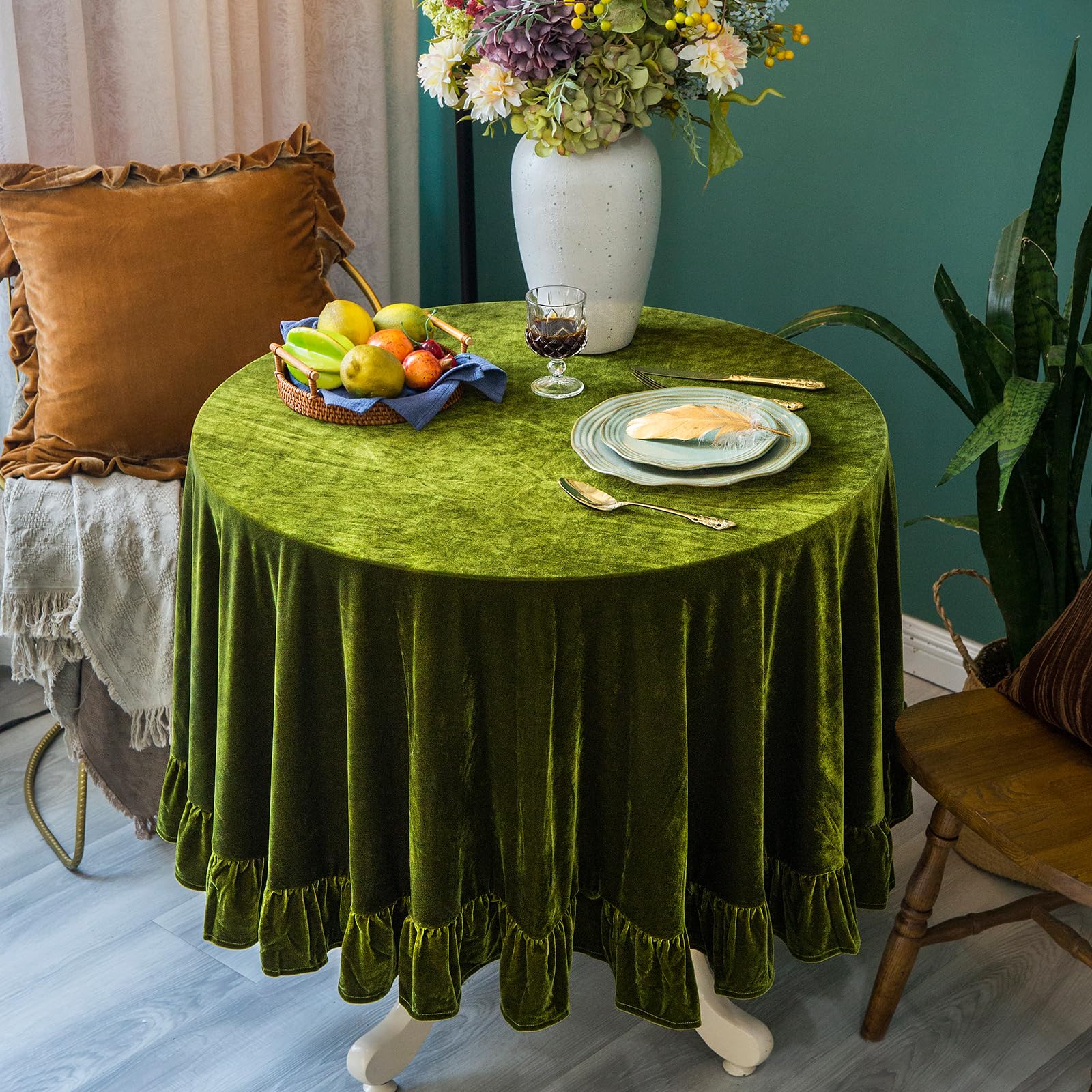 GLORY SEASON velvet tablecloth round shows shifting color for a luxurious dining setup.