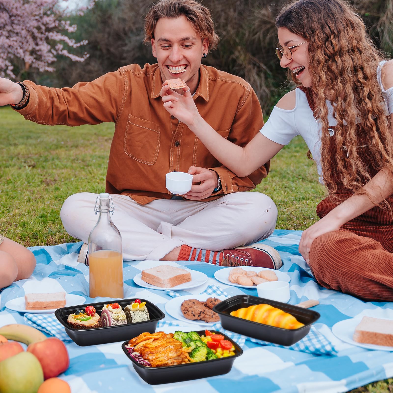 Glotoch Express microwave-safe container for reheating meals quickly and safely.