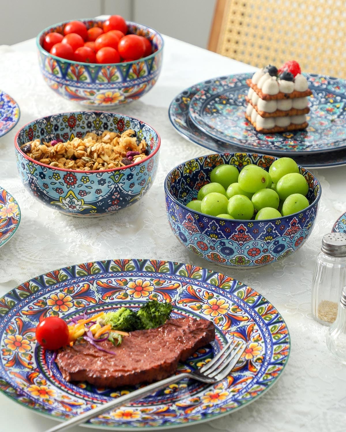 Glowworm oven-safe ceramic plate suitable for warm servings and light baking