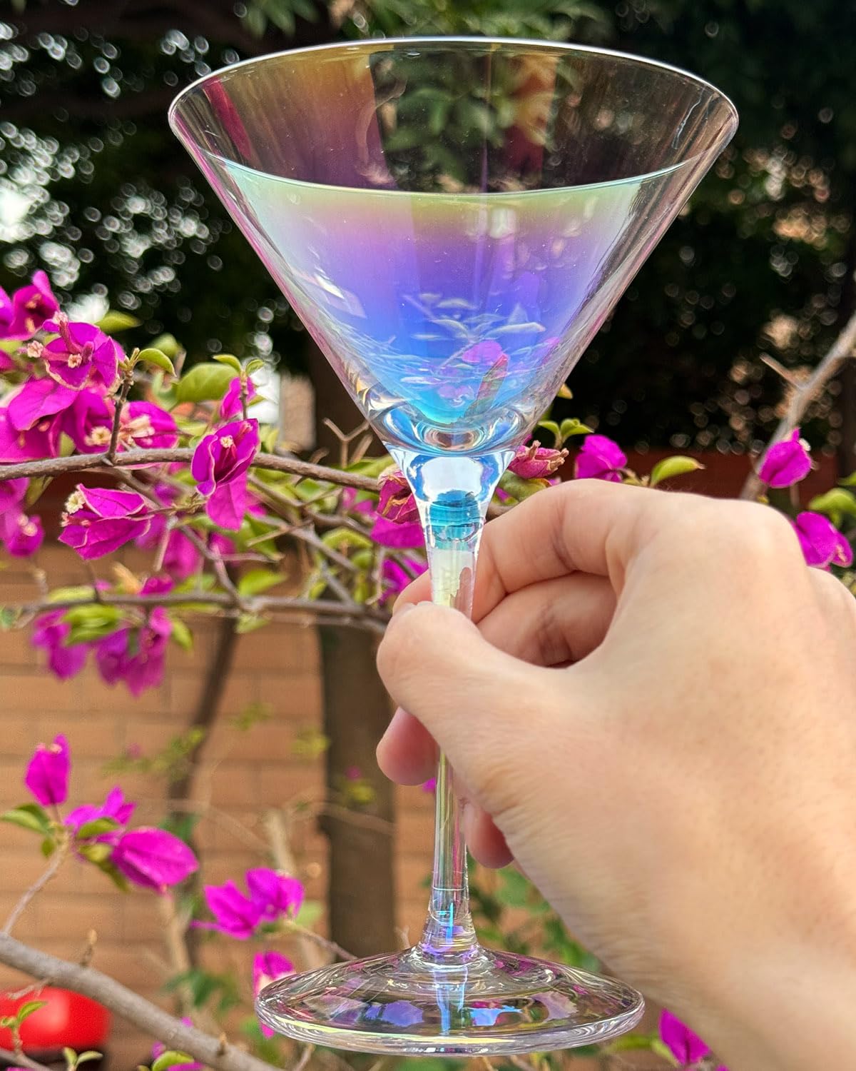 Gnimihz 9-ounce capacity perfect for martinis and cosmopolitans.