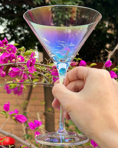 Gnimihz 9-ounce capacity perfect for martinis and cosmopolitans.