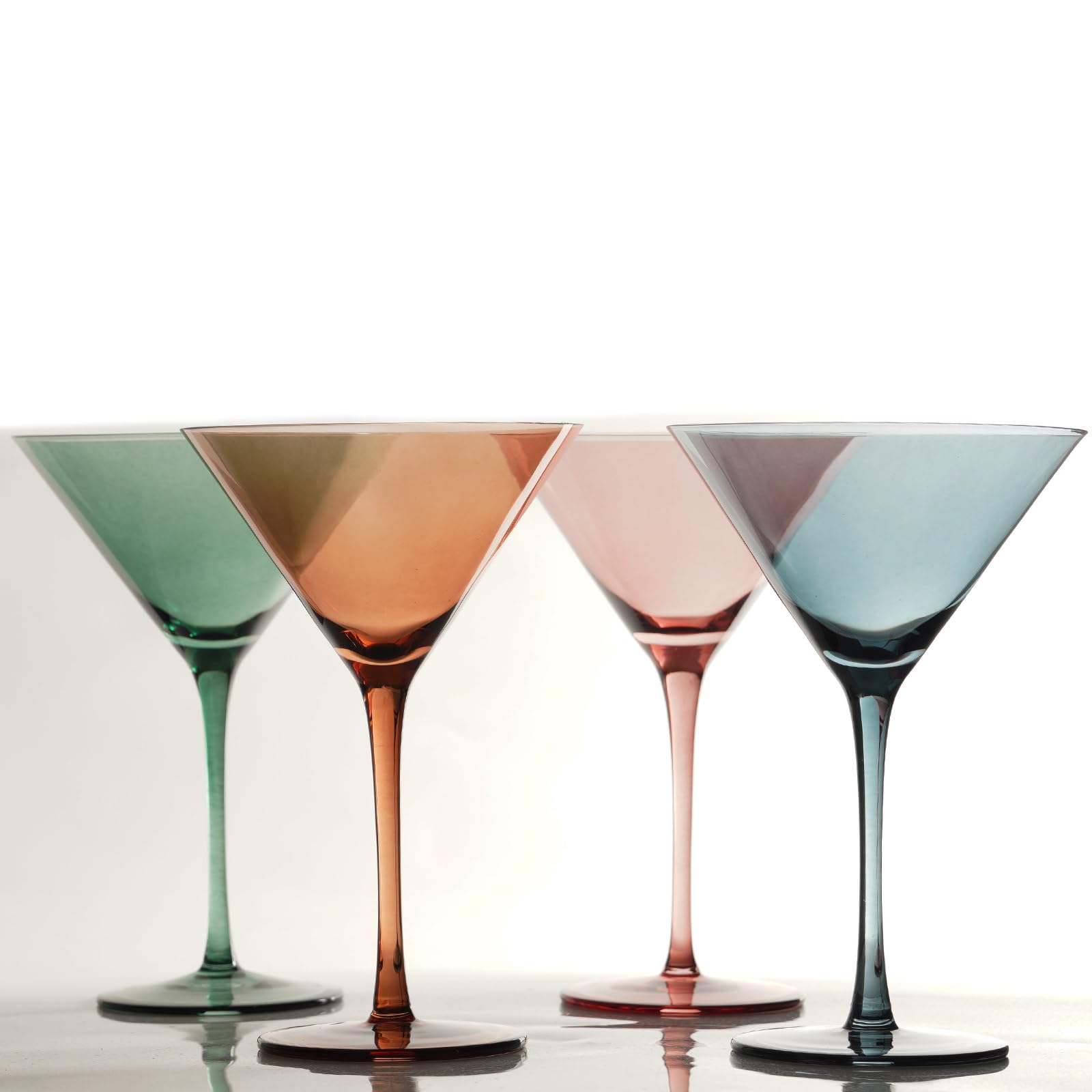 Gnimihz hand-blown crystal martini glass edge close-up shows a polished rim.