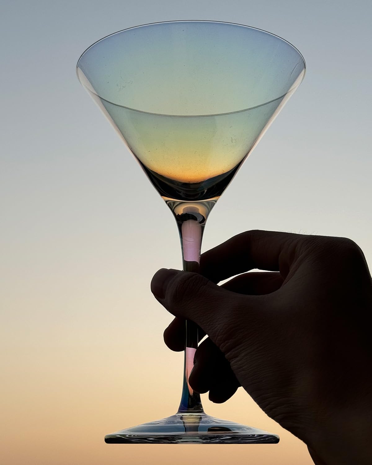 Gnimihz elegant barware enhances home entertaining and photography.
