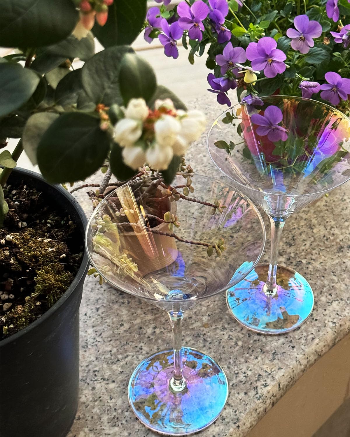 Gnimihz hand-blown crystal martini glass edge-polish for refined sipping.