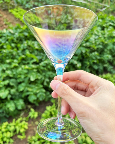 Gnimihz secure packaging protects martini glasses during transit.
