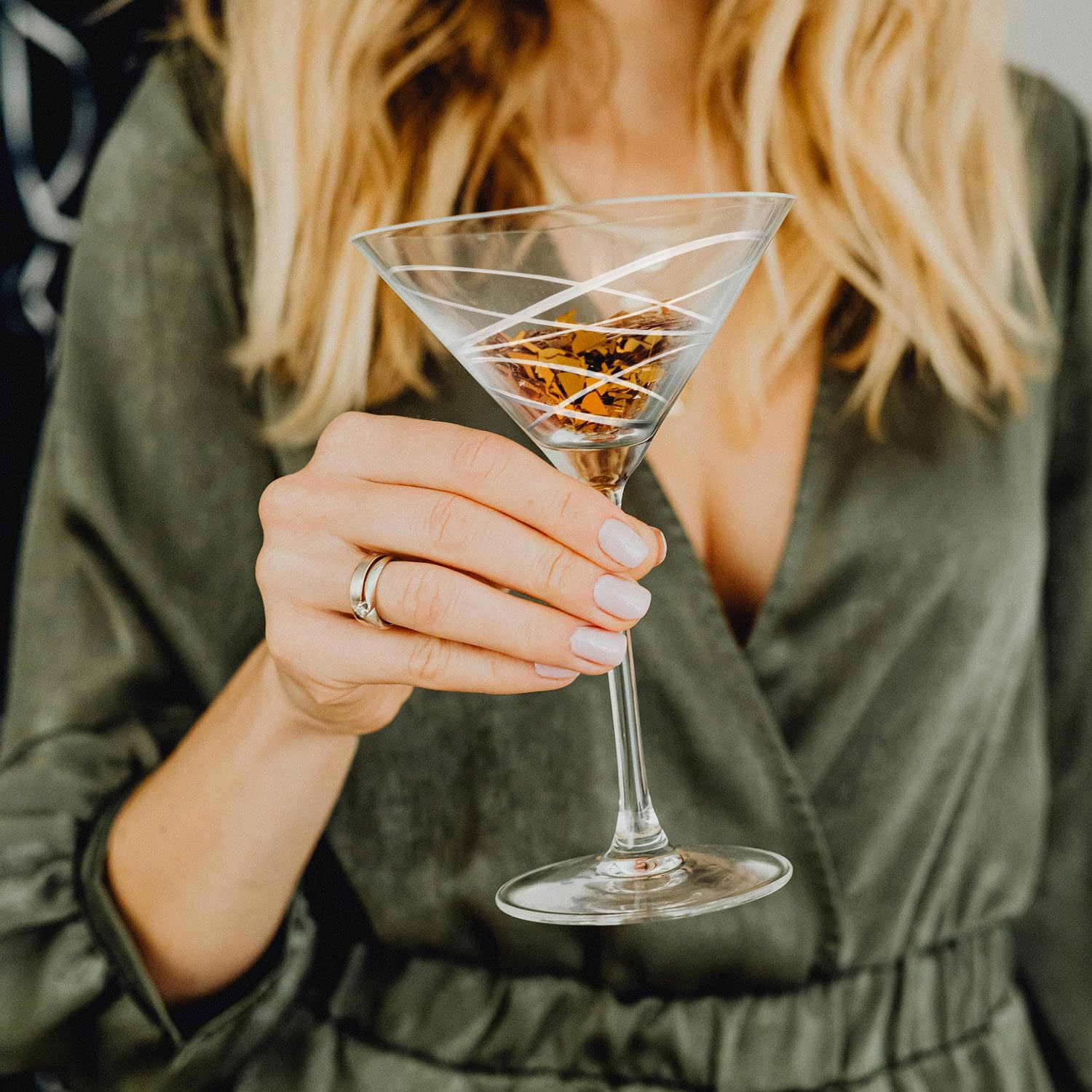 Gnimihz hand-blown premium crystal martini glass with refined edge for smooth touch