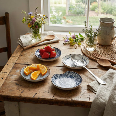 Goaste raised-edge spoon rest reduces surface contact and drips on countertops.
