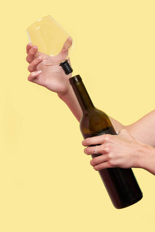 Godinger ChugMate makes a thoughtful gift for celebrations and casual social moments.