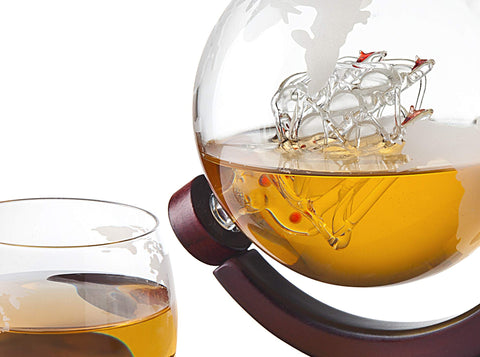 Godinger decanter's gold stopper preserves aromas while adding luxury