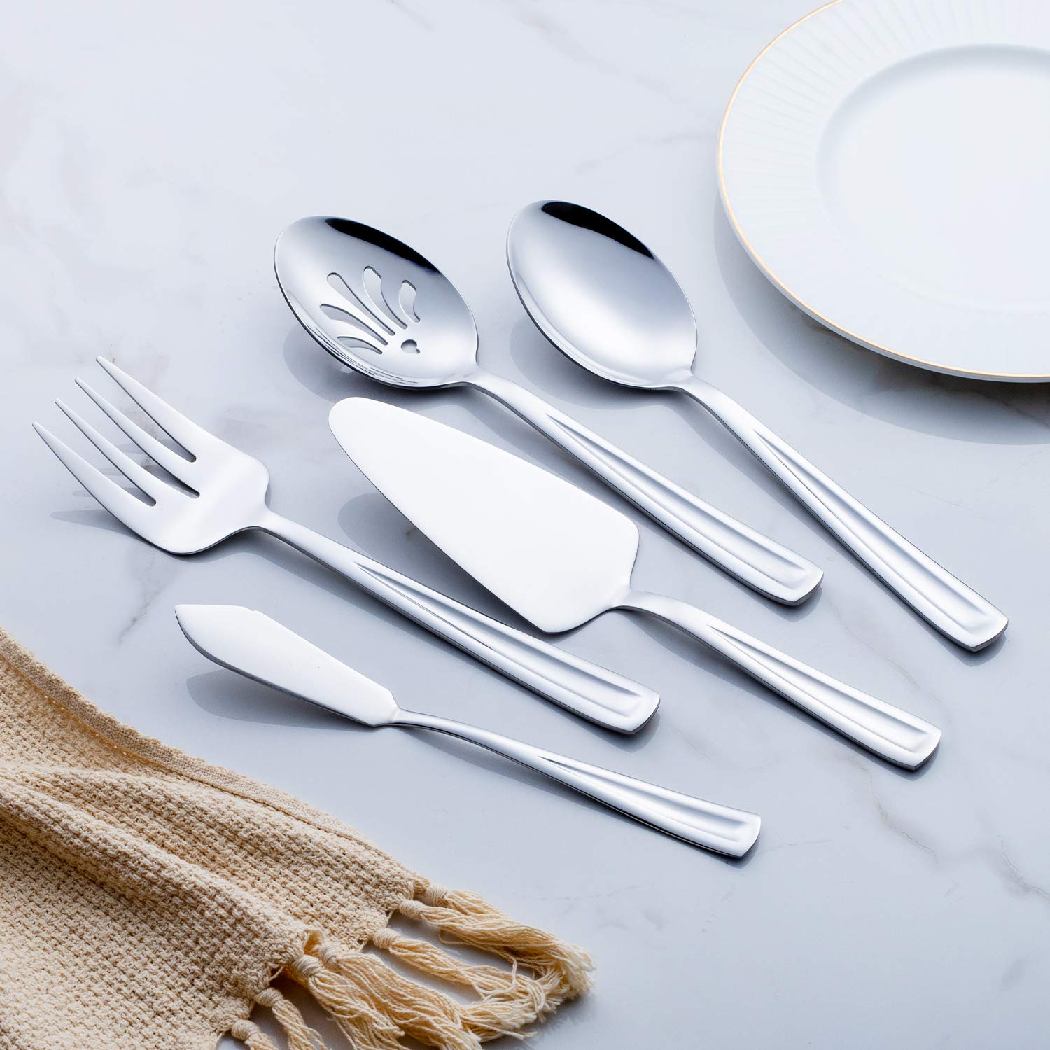 GoGeiLi serving spoon shown here, designed for comfortable grip during everyday meals.