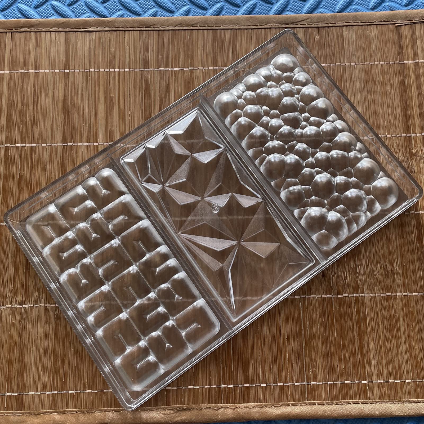 Goldbaking easy-release mold showing smooth unmolding after chilling.